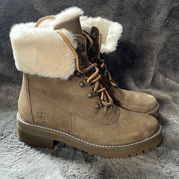 Ladies Timberland Courmayer Valley winter boot - Picture 2 of 6